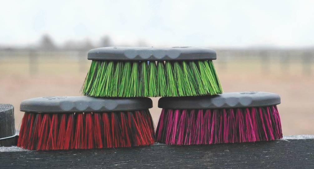 Tail Tamer Great Grooves Small Soft Poly Brush